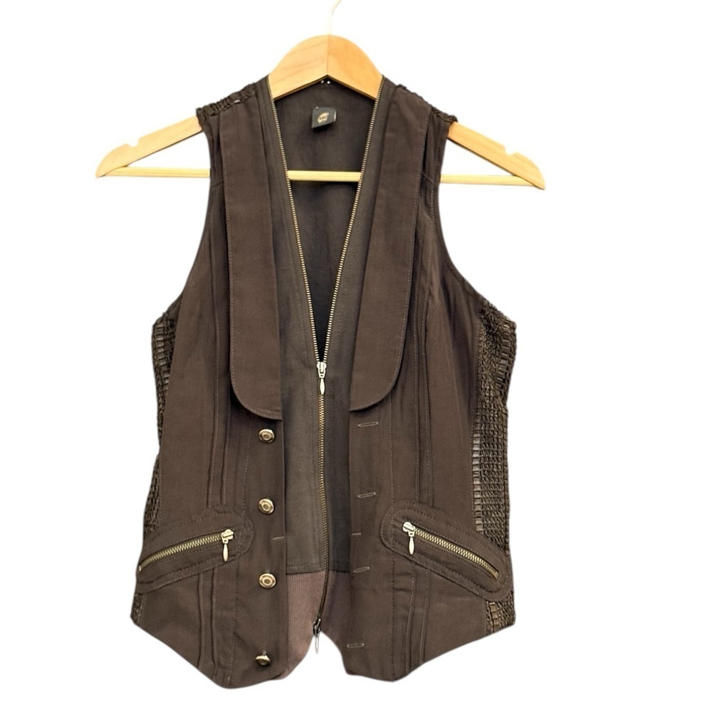 Eva Kayan size 38 EUC mint condition designer
Military vibe multi material vest